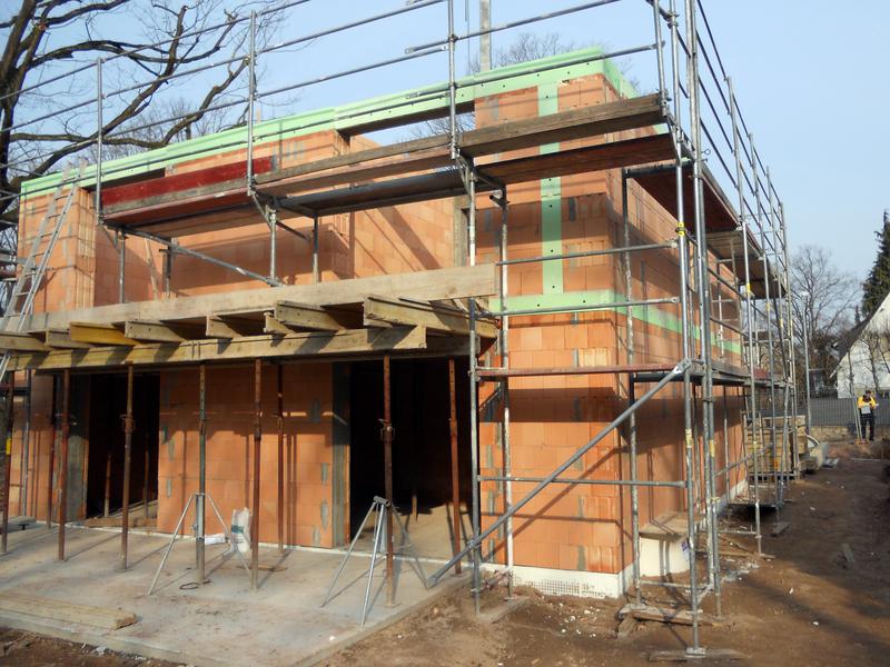 Erster Rohbau �Am Steinbruch�